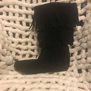 Minnetonka suede fringe boots